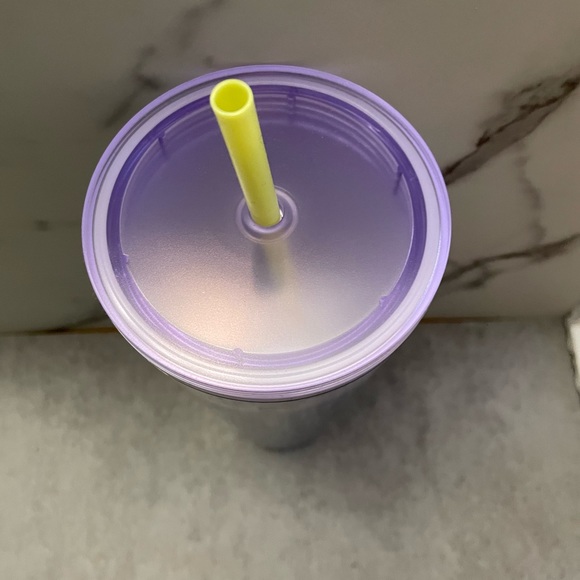 NWT Starbucks Winter 2023 Drifting Magnolias Venti Cold Cup Tumbler - Picture 4 of 10